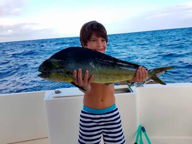 Kids & family fishing in Mallorca